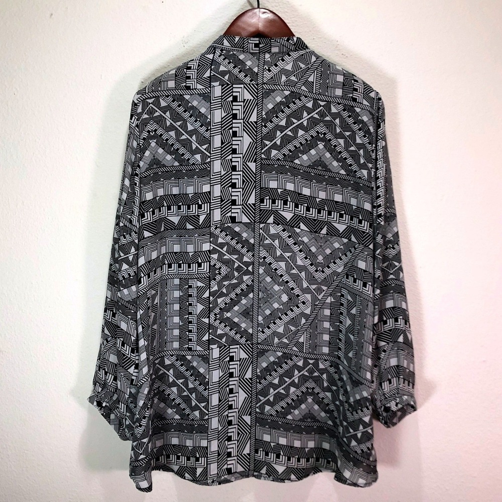 Spense Womens XL Black White Geometric Tribal Print Button Front V-Neck Blouse - Picture 3 of 8